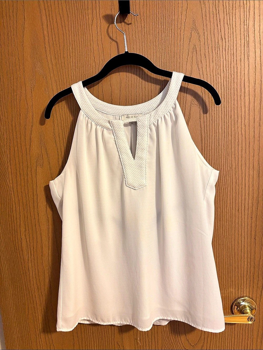 Skies Are Blue Sleeveless Top in White Size Medium Like New